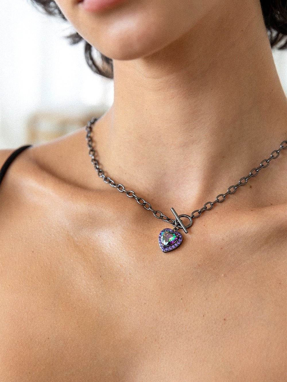 Oomiay Black Gold Mystic Black Heart Toggle Chain Necklace